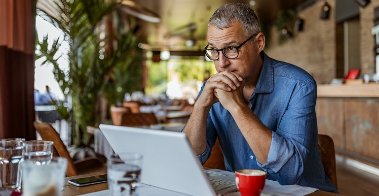 Restaurateur worries about gloomy economy.